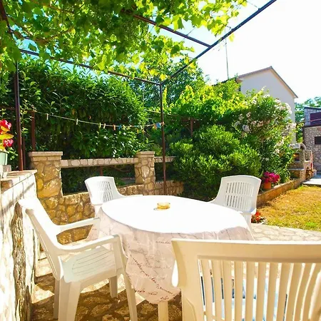 Guest house Burmy Pula